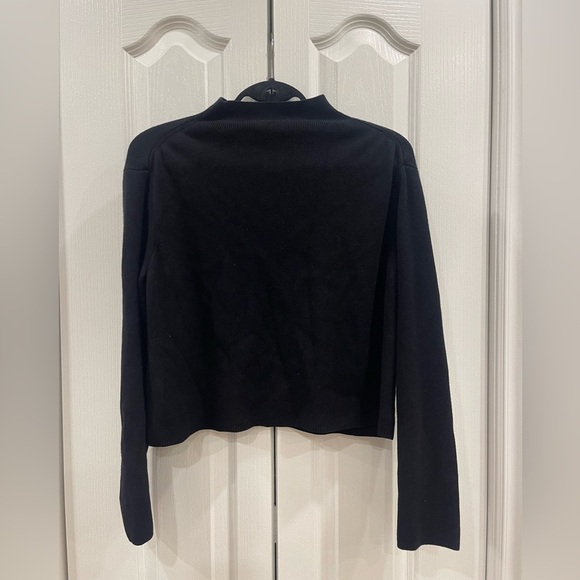 Chic Black Sweater Size M - Picture 2 of 5